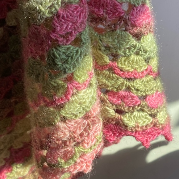 Beautiful Handmade Wool Shawl - Picture 6 of 8